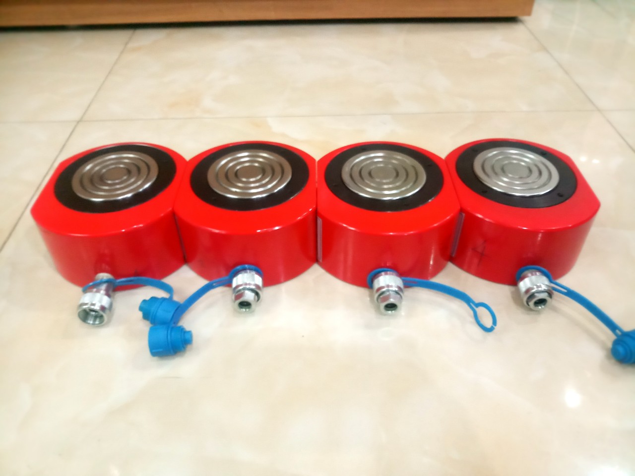 Kích thủy lực 150 tấn 16 mm